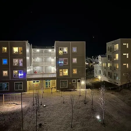 Renovated Penthouse 5 Min From Center Of شقة